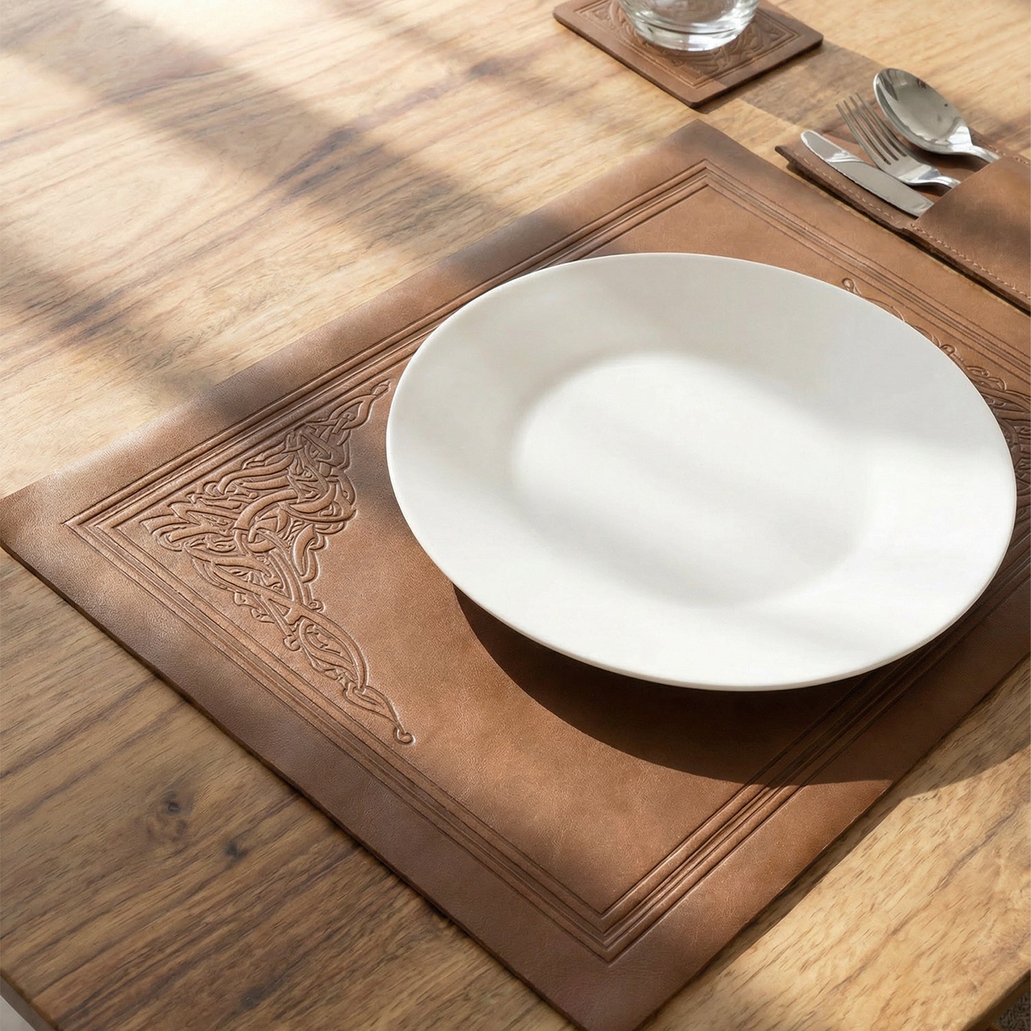 Luma Leather Placemats, Cover holders & Coasters