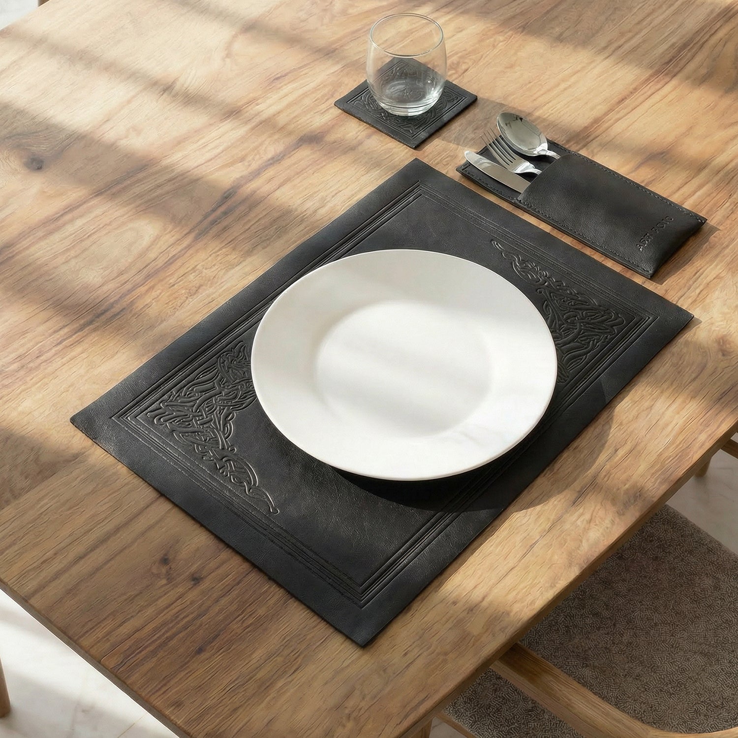 Luma Leather Placemats, Cover holders & Coasters
