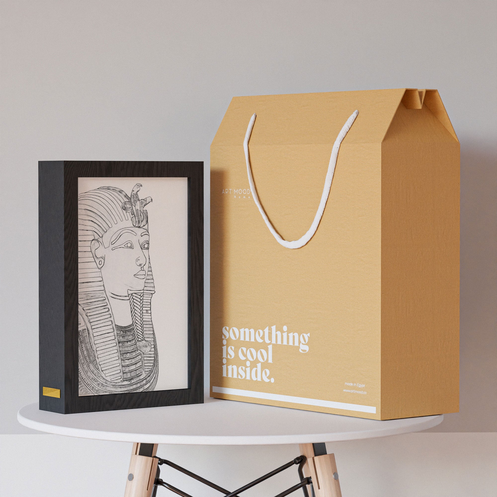 ٢ في ١ - برواز مضئ - الملك توت