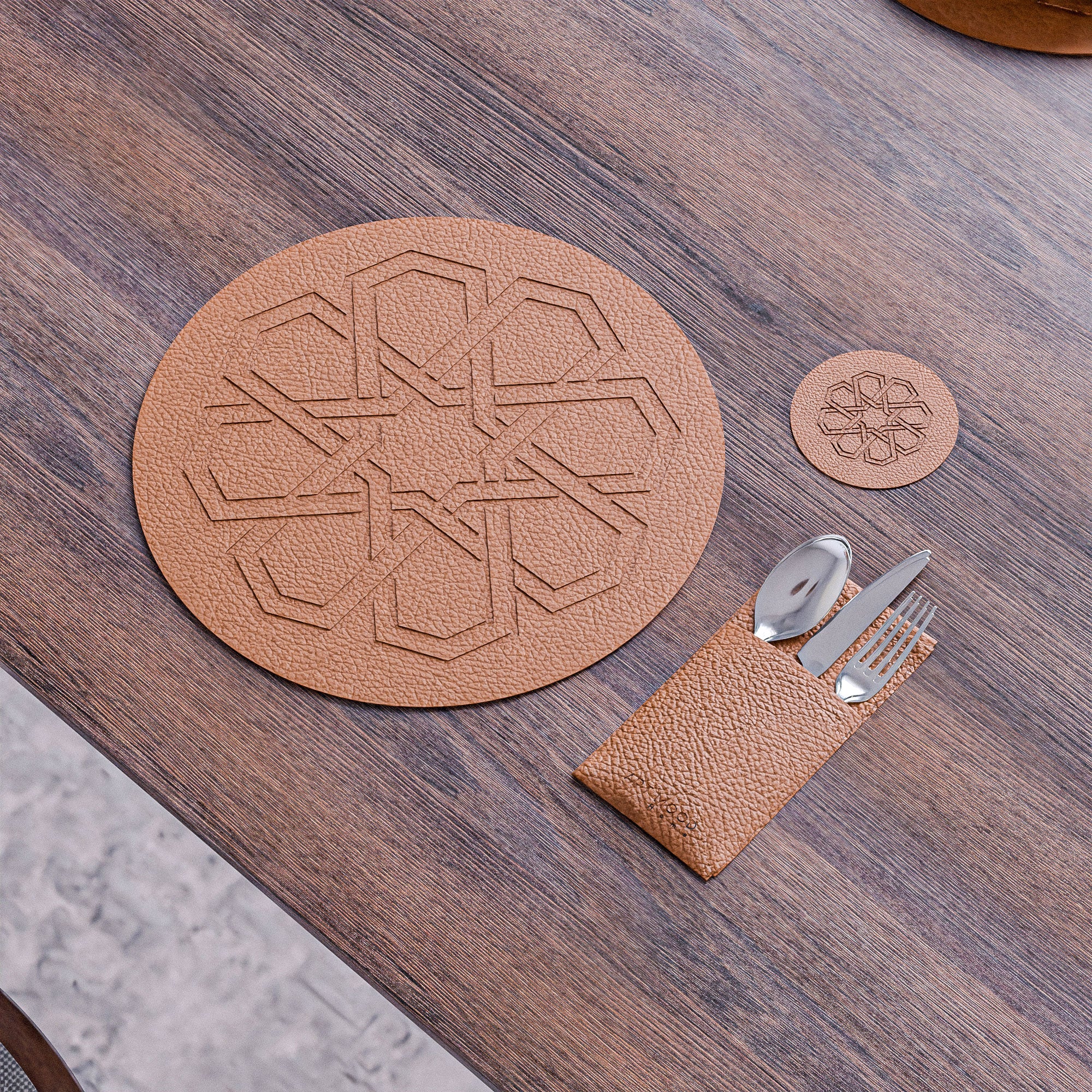 قواعد اطباق من الجلد + حامل معالق و شوك + كوسترات - هاڤان