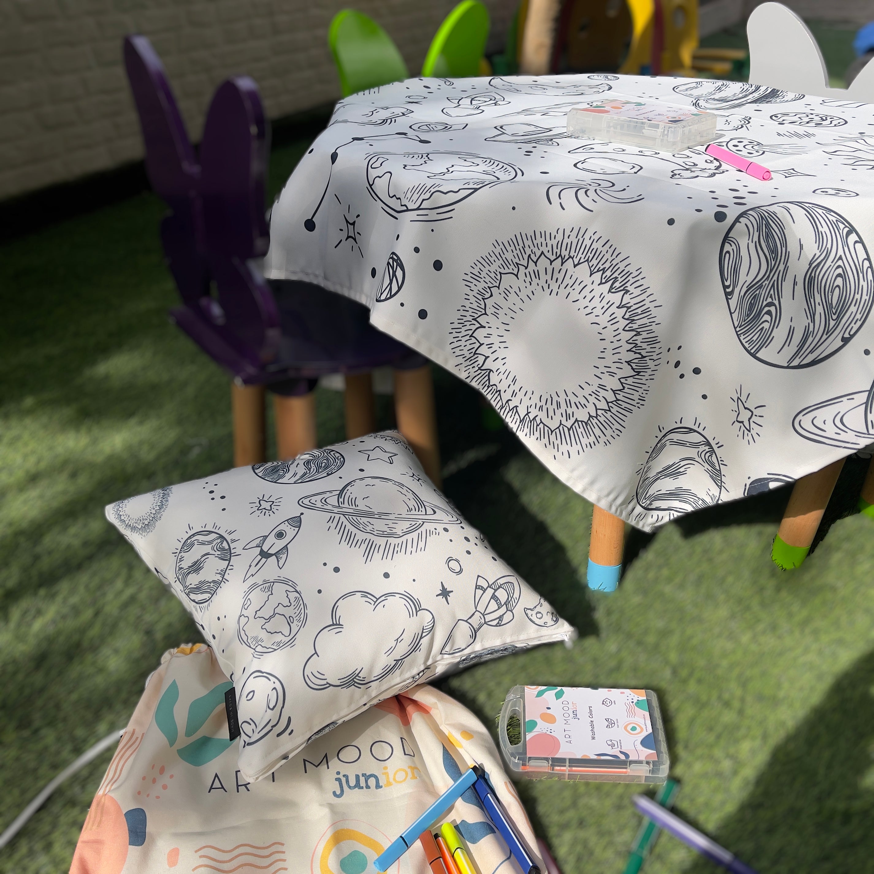 مفرش تلوين - سبيس