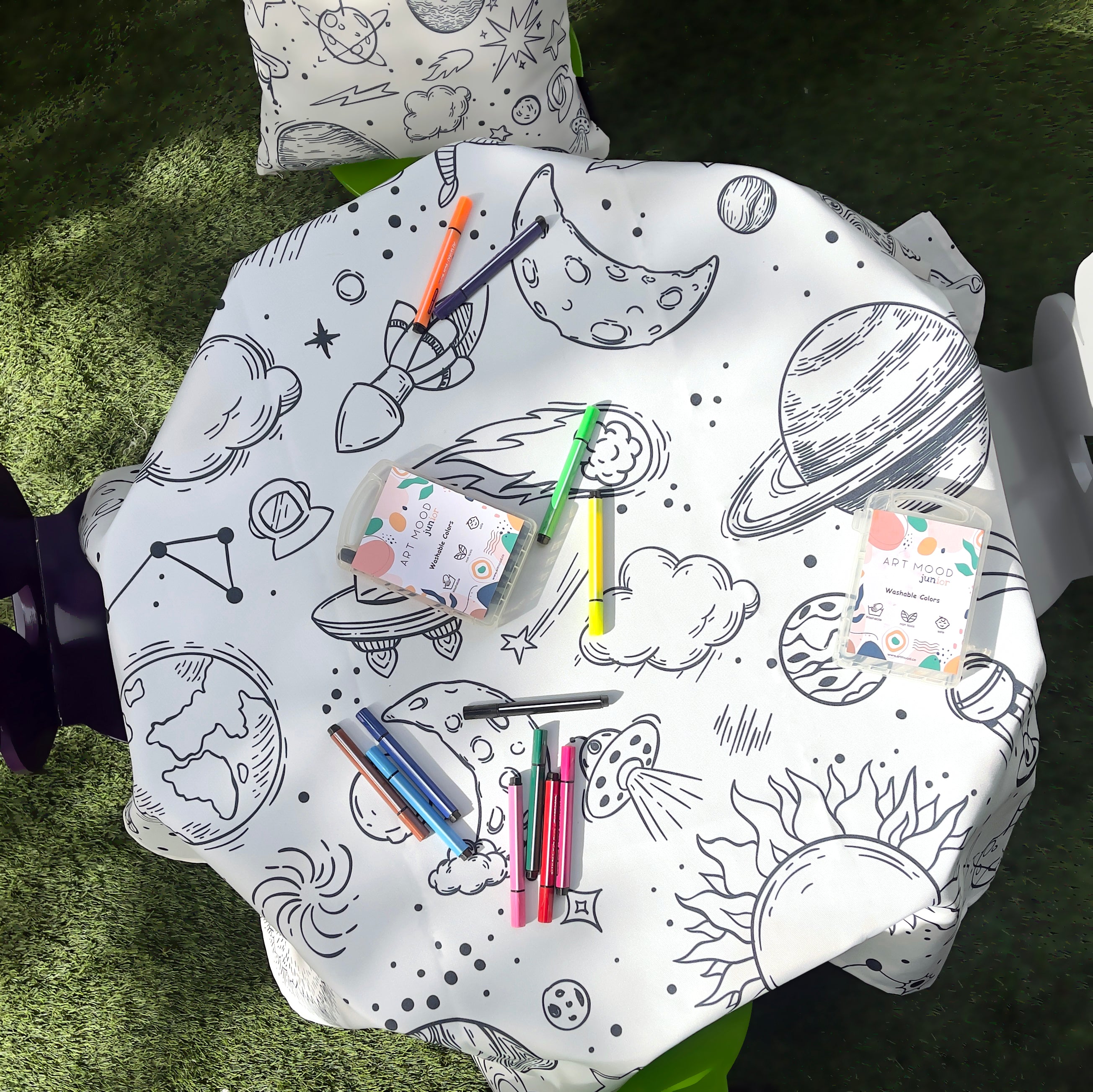 مفرش تلوين - سبيس