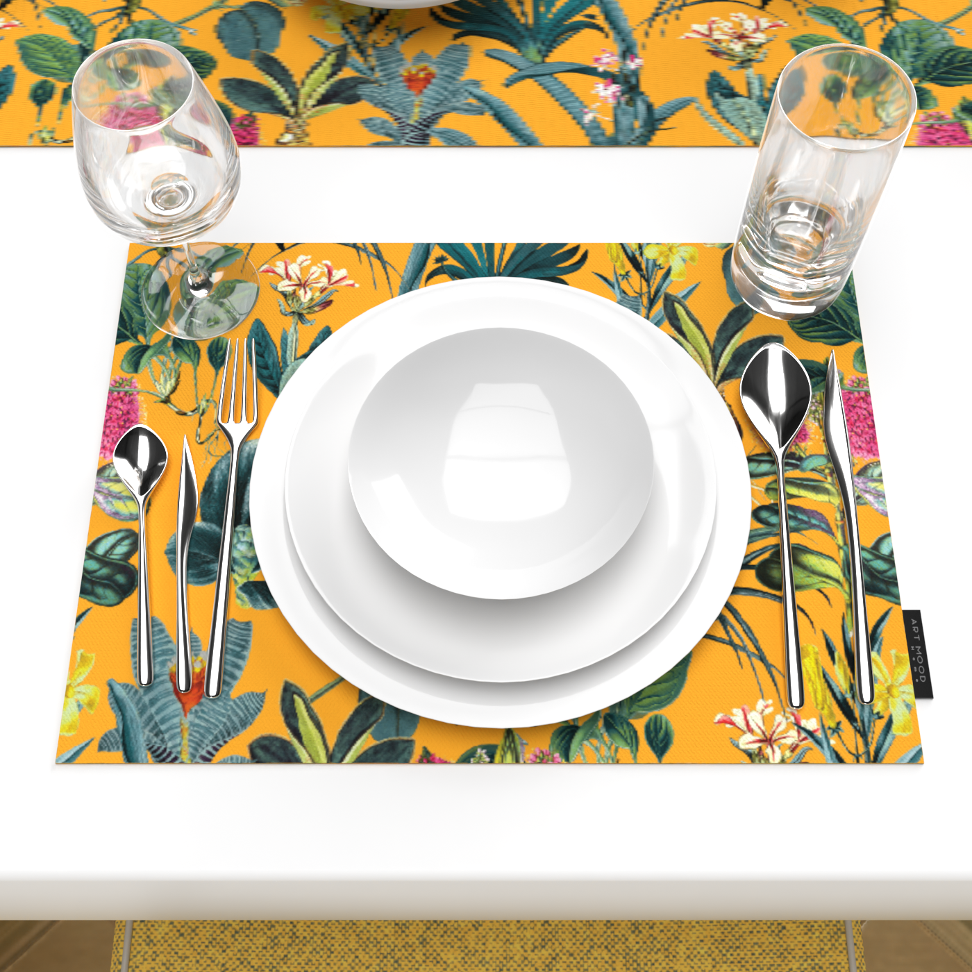 Ensemble de sets de table et chemin de table jaune floral