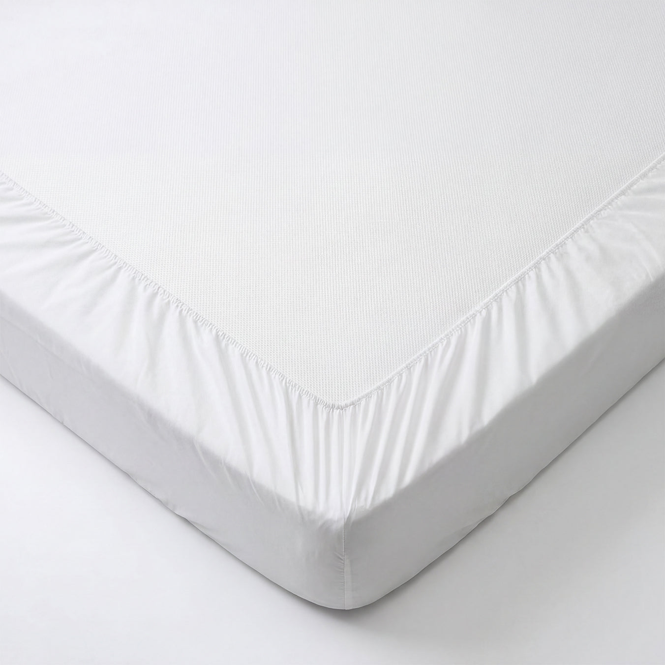 HOTEL WATERPROOF MATTRESS PROTECTOR - BREATHABLE & NOISELESS