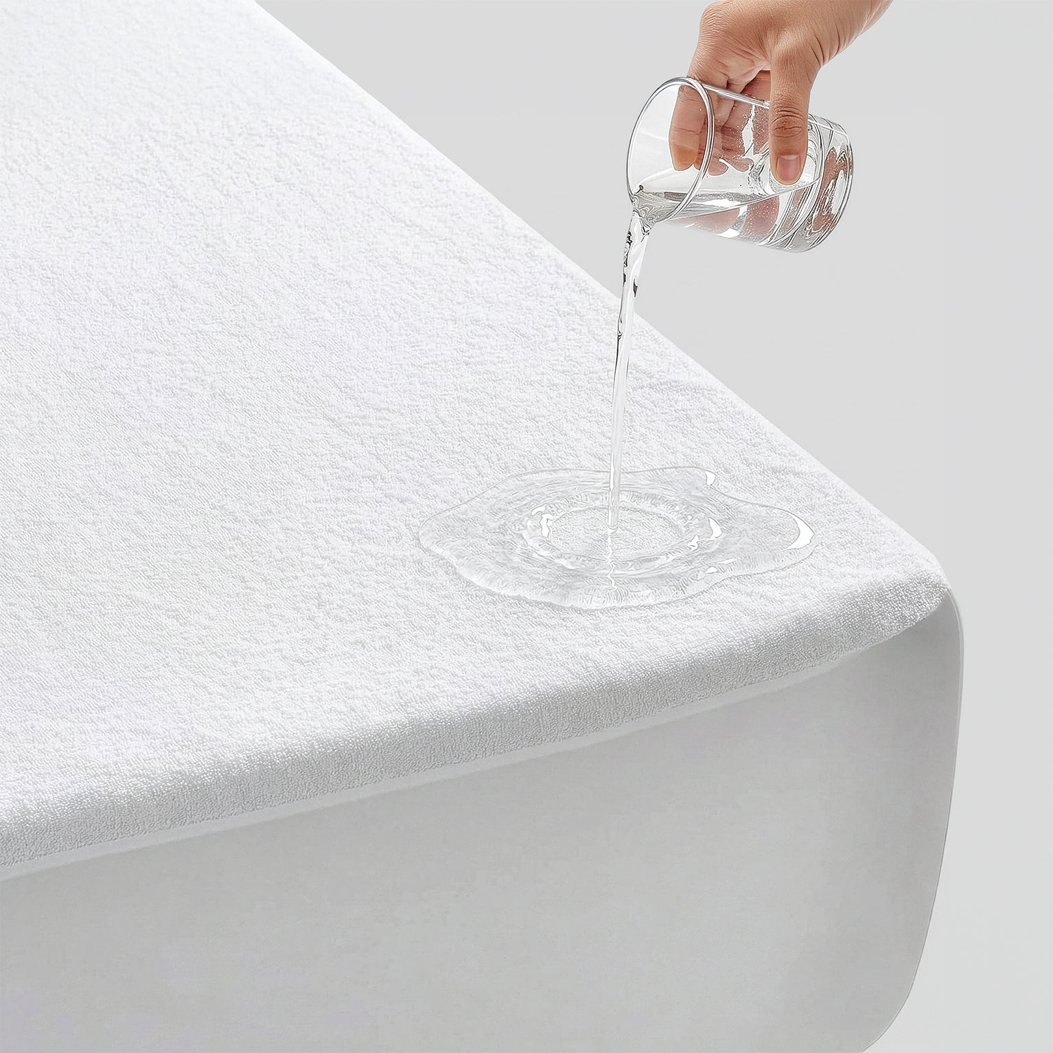HOTEL WATERPROOF MATTRESS PROTECTOR - BREATHABLE & NOISELESS