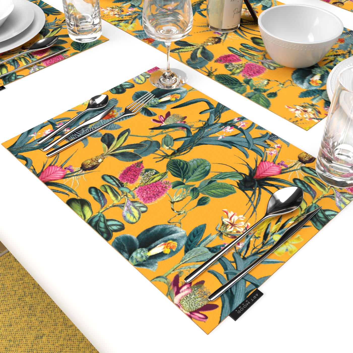 Ensemble de sets de table et chemin de table jaune floral